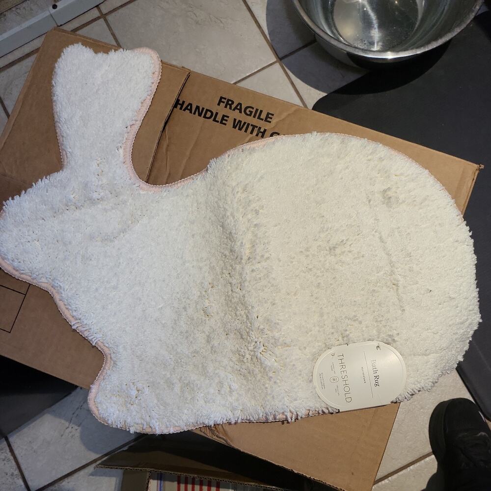 Bunny Shaped Non-Slip Bath Rug White 20" x 24" ~ Target Threshold ~ NEW